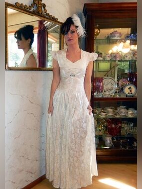 Vtg 1940s Brocade Satin off white Ivory  Bridal Gown with Cap Sleeves